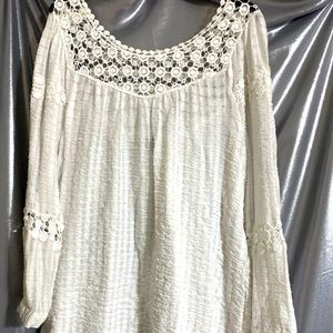 REDUCED!! Nice white blouse. Size Large
